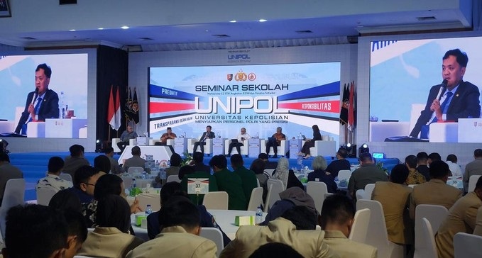 Habiburokhman memuji transparansi Polri dalam menindak oknum pelanggaran, anggap paling responsif dibanding institusi lain.